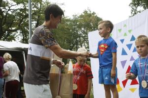 Dobrodelni Trimmigo 2018, cestitka najhitrejsim trem med najmlajsimi tekaci, foto Elvira Zagar (2)